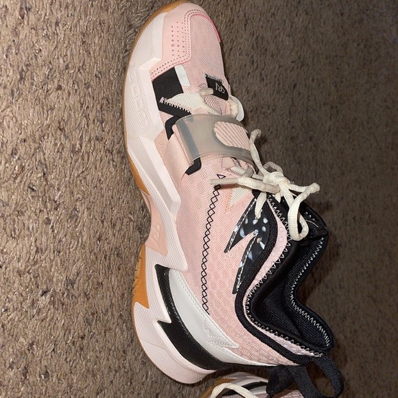 Size 8.5 Jordans / pale pink / lightly worn (excellent condition) - Picture 2 of 5